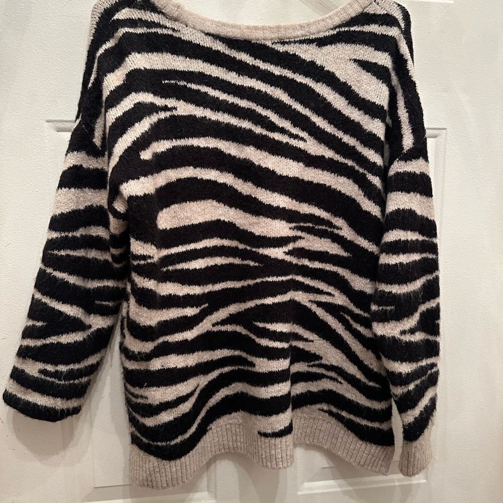 Express Fuzzy Sweater - Picture 3 of 3